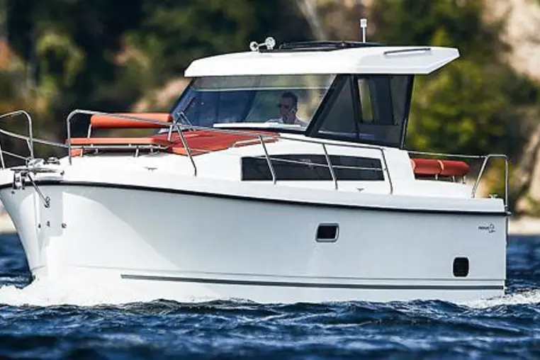 Czarter houseboatu Nexus 870 Revo