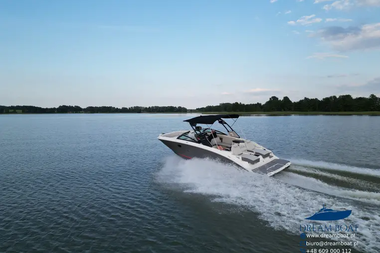 Mazury czarter - Sea Ray SDX 290