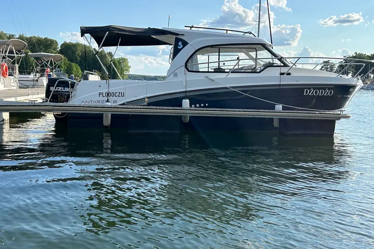Czarter jachtu motorowego Beneteau Antares 8