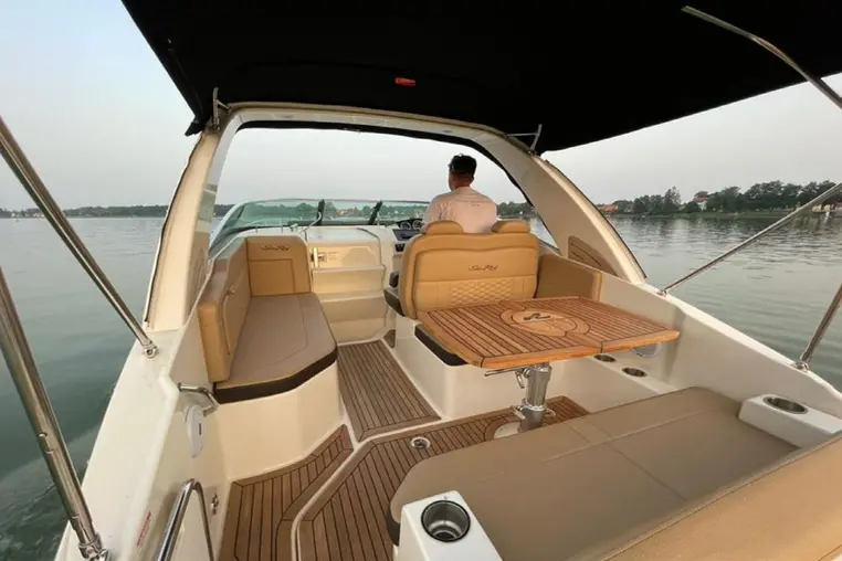 Czarter jachtu motorowego Sea Ray Sundancer 265