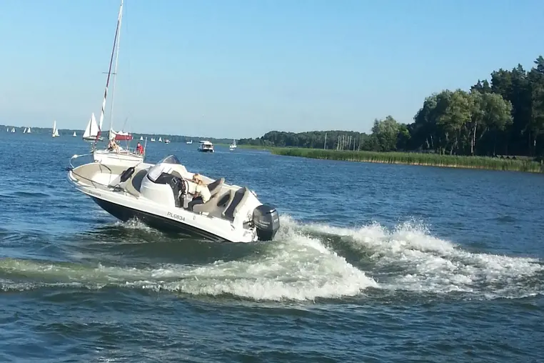 Czarter jachtu motorowego AM 555
