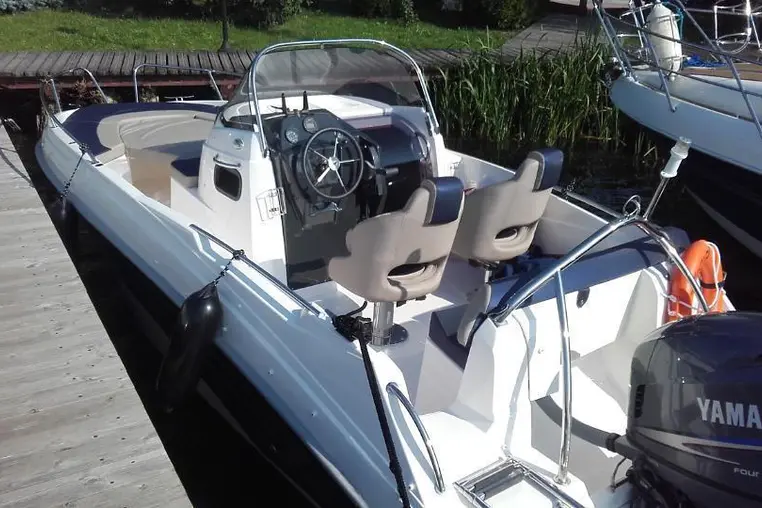 Mazury czarter - AM 555