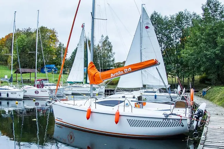 Mazury czarter - Antila 24