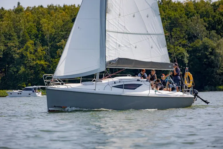 Mazury czarter - Antila 24