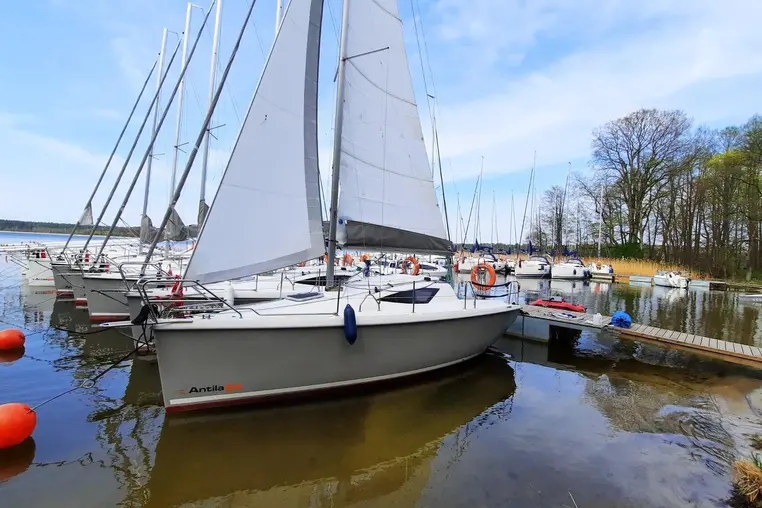 Mazury czarter - Antila 24