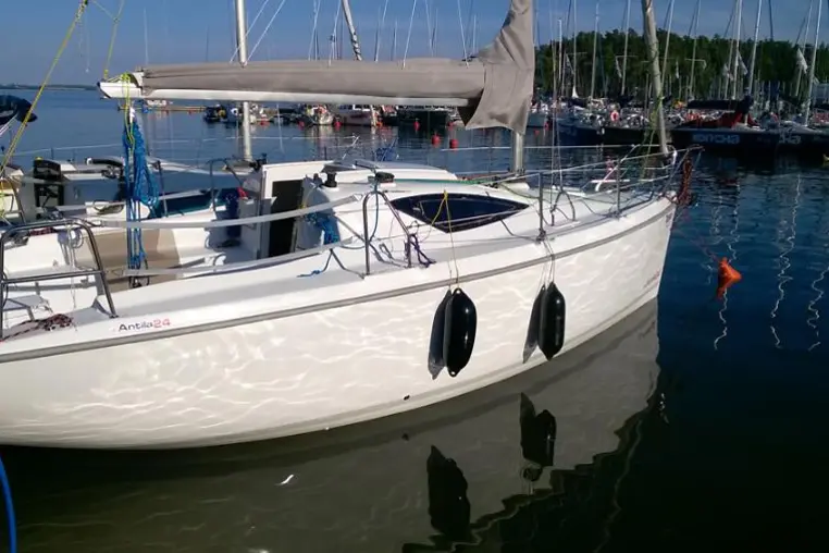 Mazury czarter - Antila 24