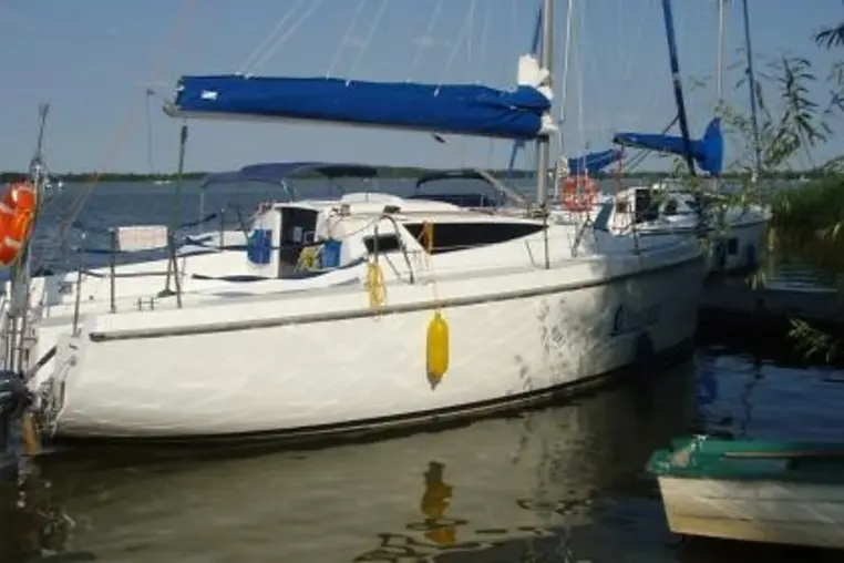 Mazury czarter - Antila 26