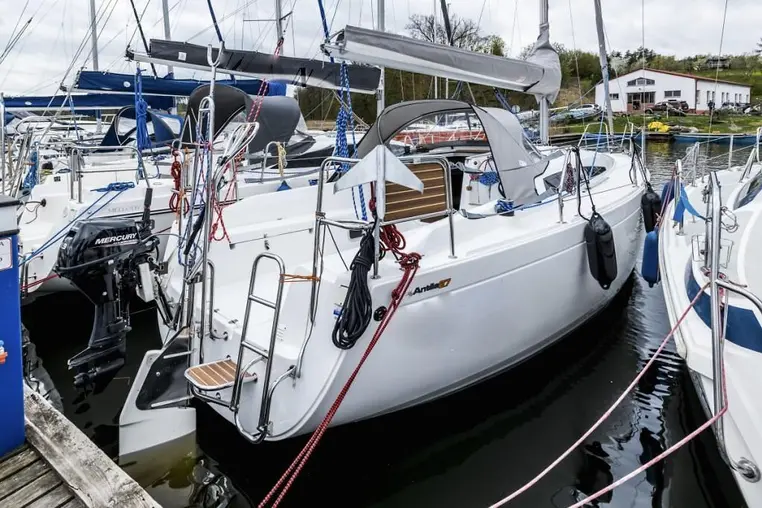 Czarter Antila 27