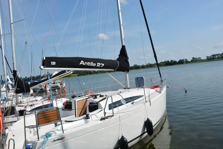 Czarter Antila 27