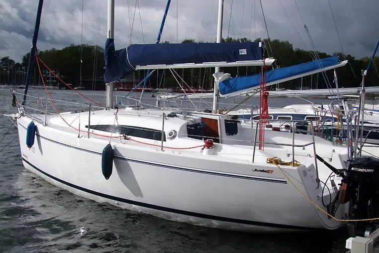 Mazury czarter - Antila 27
