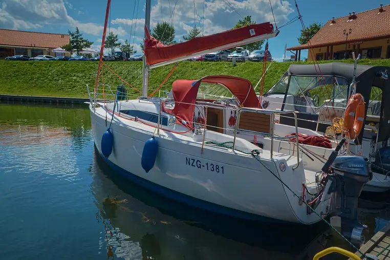 Mazury czarter - Antila 27