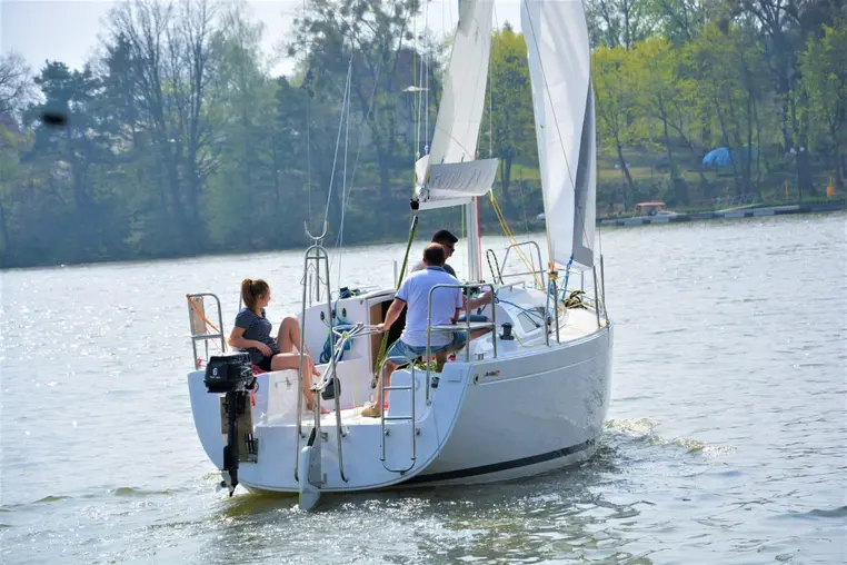Czarter Antila 27