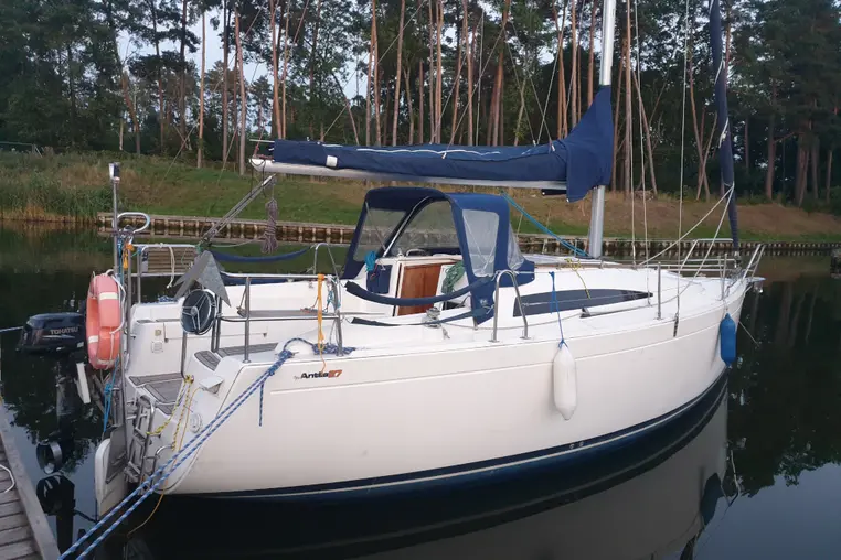 Mazury czarter - Antila 27