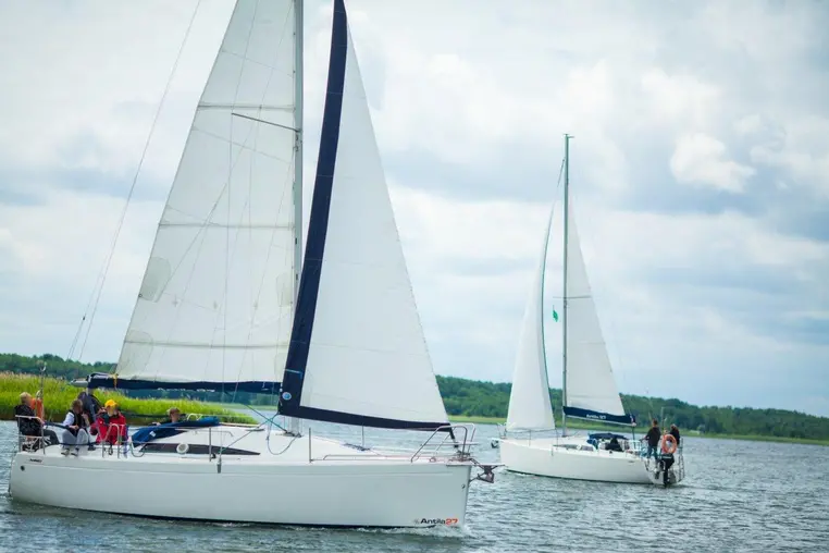 Czarter Antila 27