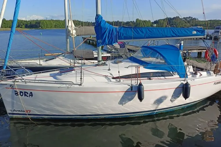Mazury czarter - Antila 27