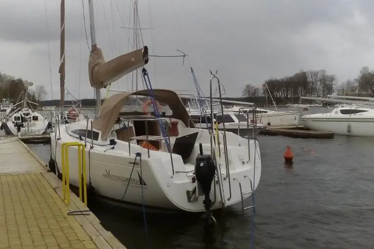 Mazury czarter - Antila 27