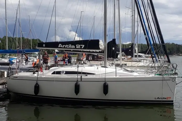 Mazury czarter - Antila 27