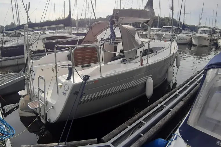 Czarter Antila 27