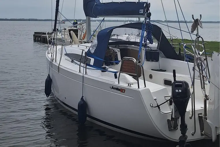 Czarter jachtu żaglowego Antila 27