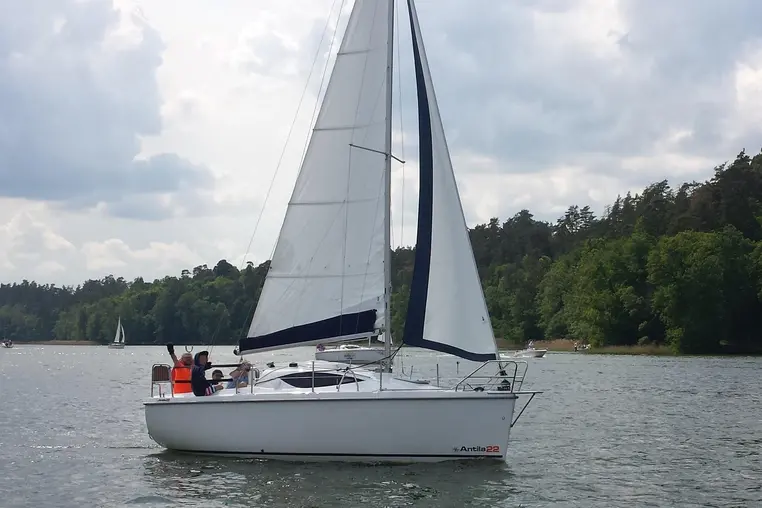 Mazury czarter - Antila 22