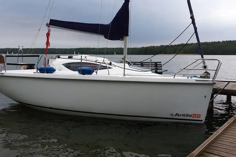 Mazury czarter - Antila 22