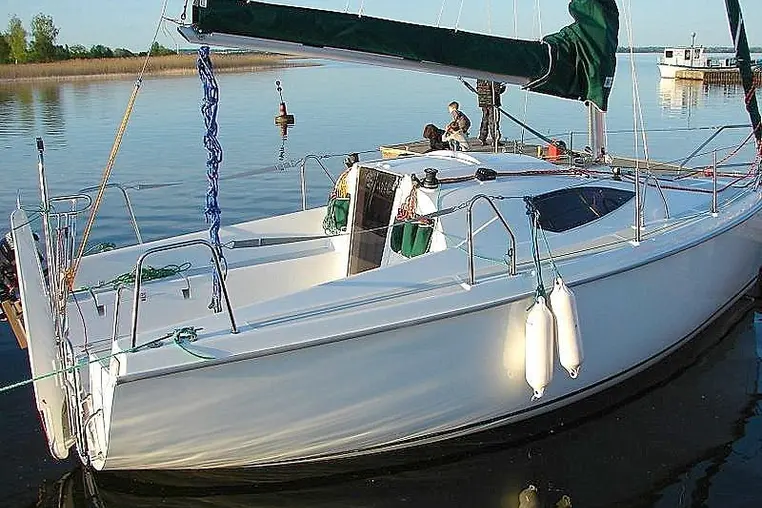 Mazury czarter - Antila 22