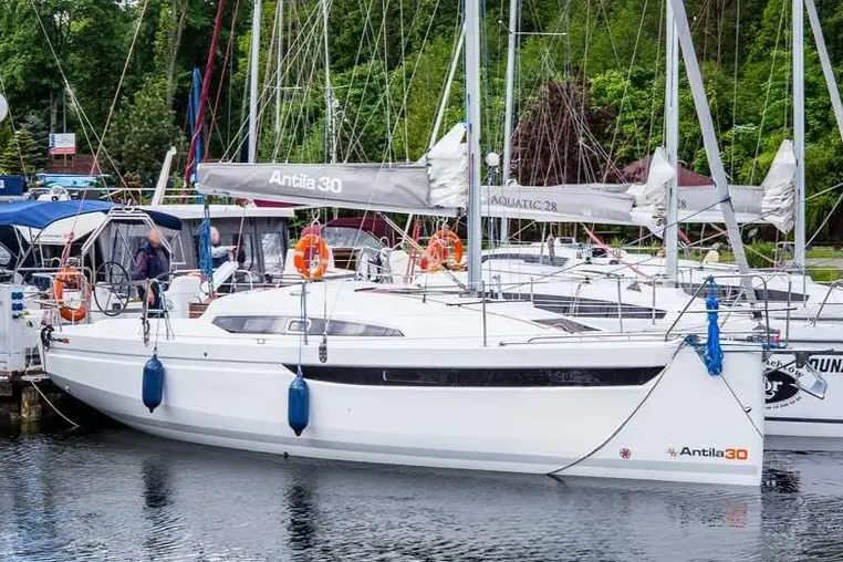 Mazury czarter - Antila 30