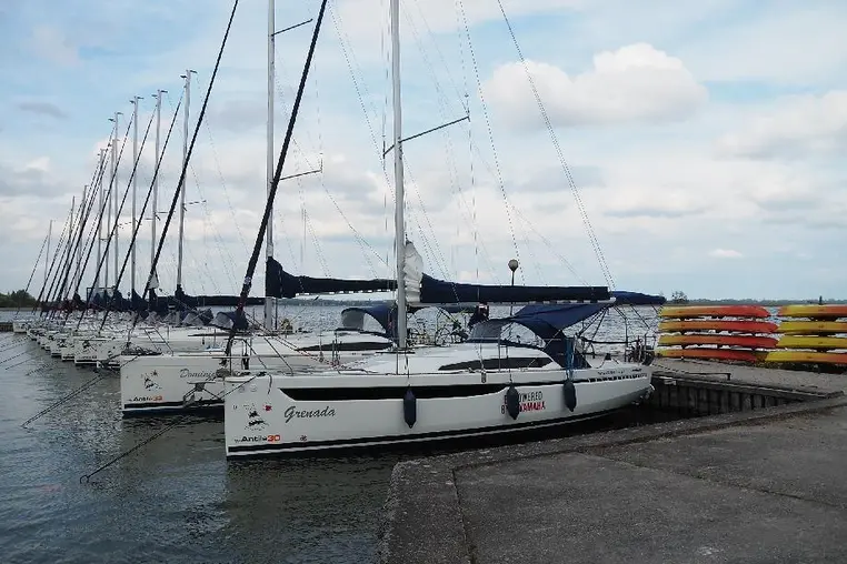 Mazury czarter - Antila 30