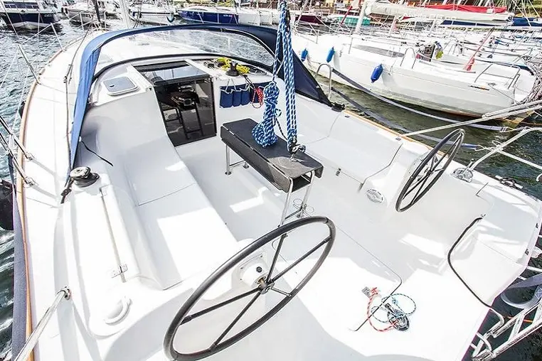 Mazury czarter - Antila 33
