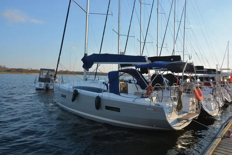 Mazury czarter - Antila 33