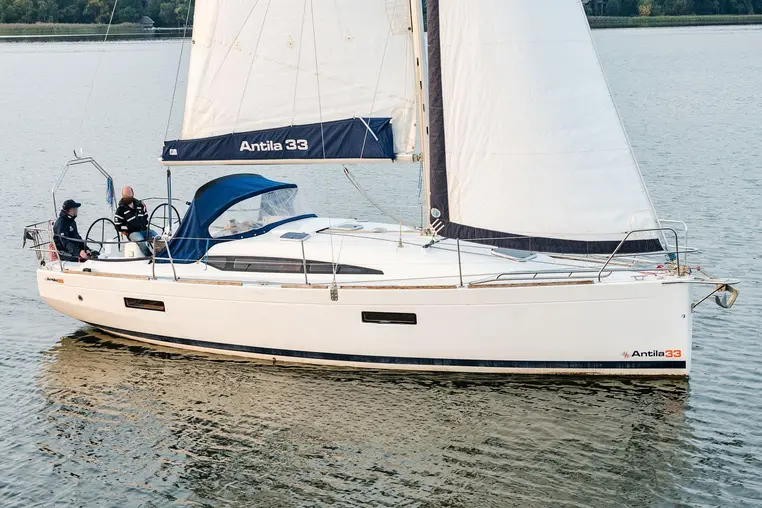 Mazury czarter - Antila 33