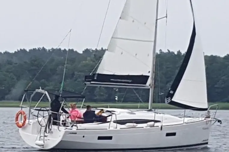 Mazury czarter - Antila 33