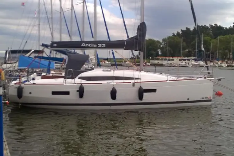 Mazury czarter - Antila 33