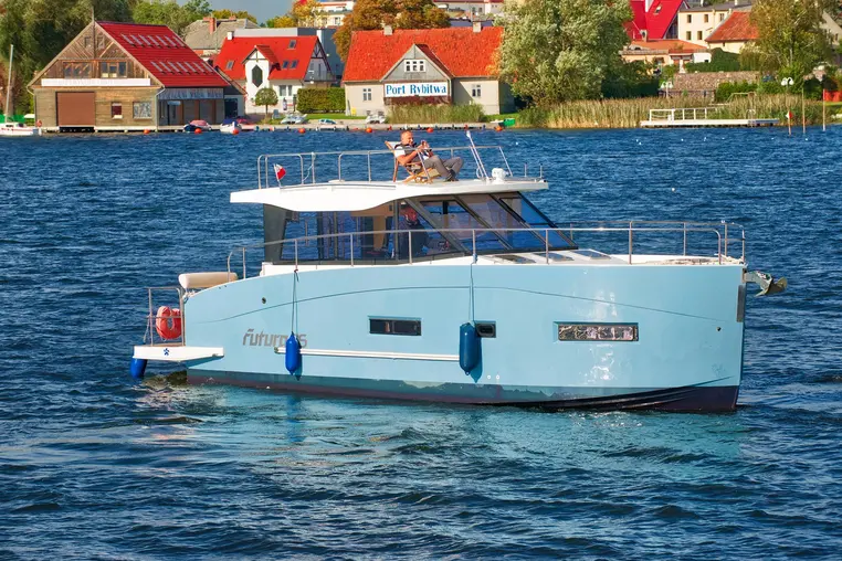 Czarter houseboatu Futura 36
