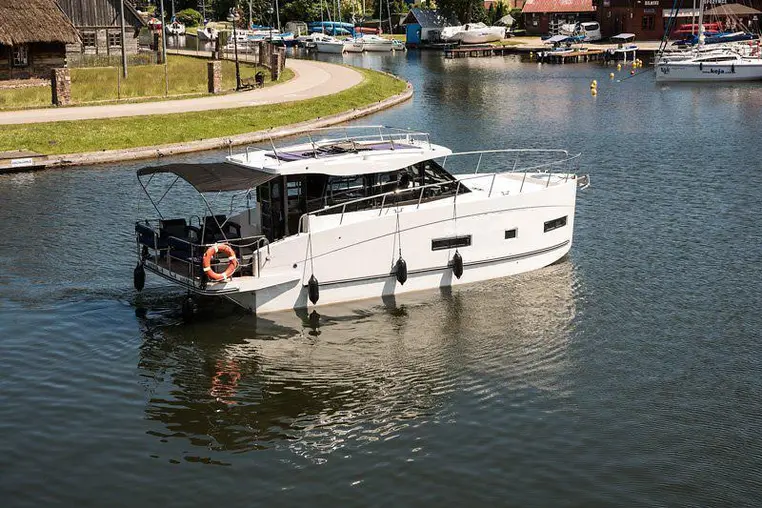 Czarter houseboatu Futura 36