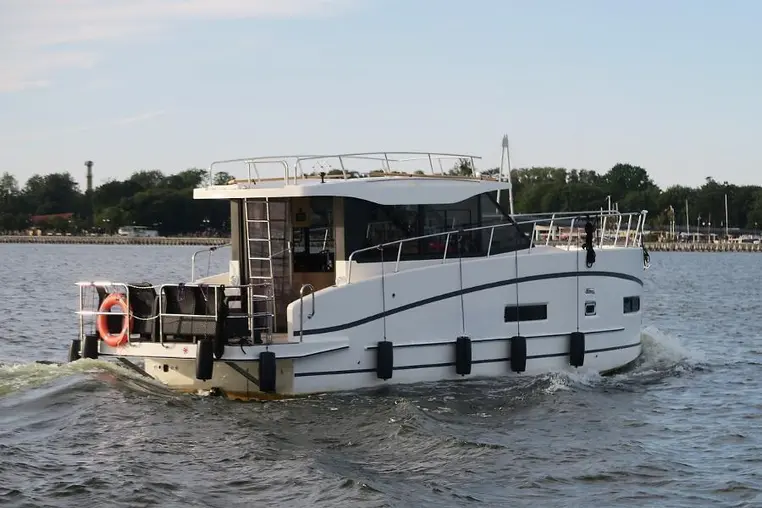 Czarter houseboatu Futura 36