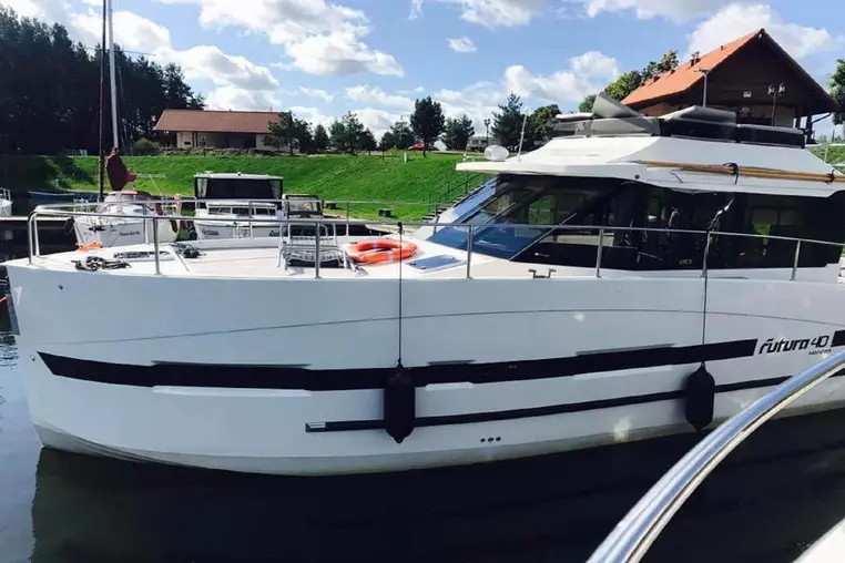 Czarter houseboatu Futura 40