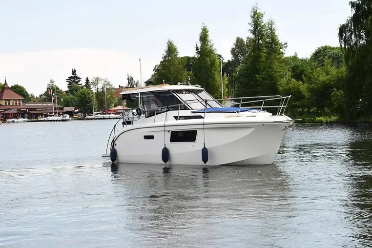 Mazury czarter - Futura 900