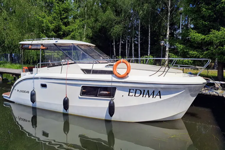 Mazury czarter - Futura 900