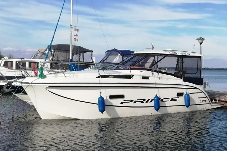 Czarter houseboatu Futura 900