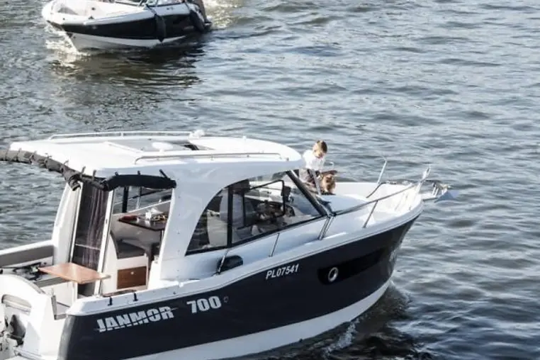Mazury czarter - Janmor 700