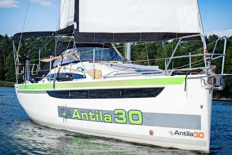 Czarter jachtu żaglowego Antila 30.1