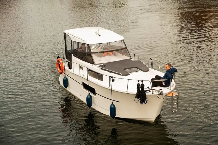 Czarter jachtu motorowego Nautika 830