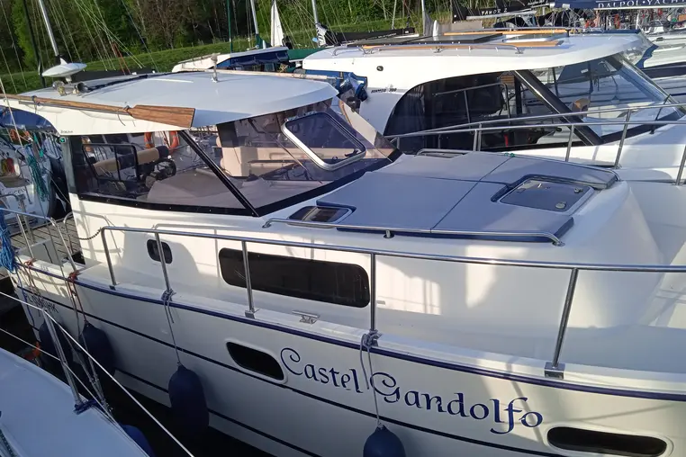 Czarter jachtu motorowego Nautika 830