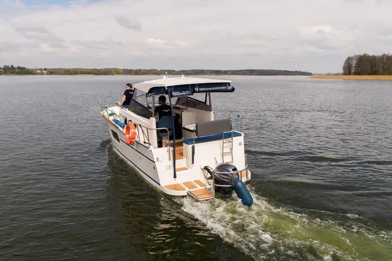 Czarter jachtu motorowego Nautika 830