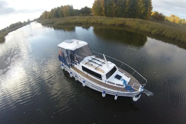 Czarter houseboatu Weekend 820