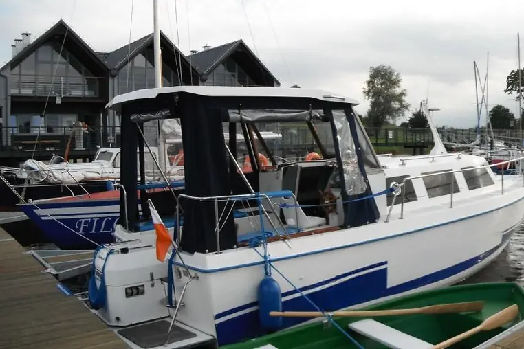 Czarter houseboatu Weekend 820