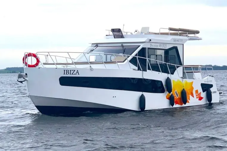 Czarter jachtu motorowego Discovery 45