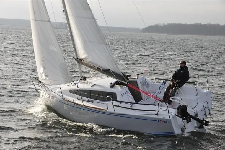 Giżycko czarter - Maxus 24 Evo