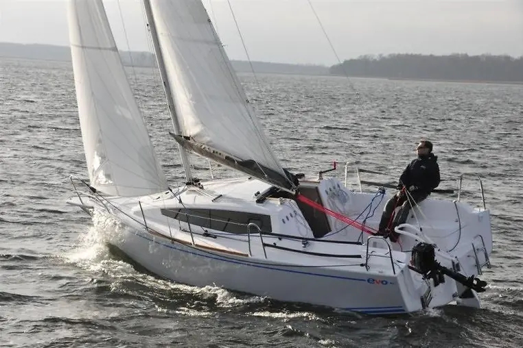 Giżycko czarter - Maxus 24 Evo